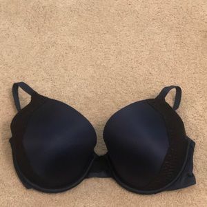 Maidenform, Comfort Devotion,  Tailored Full Coverage T-shirt Bra.